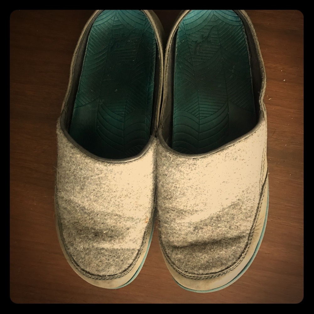 Grey and Blue Women’s chaco’s.